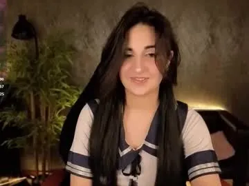 emely1benz – webcam model profile photo Image 12
