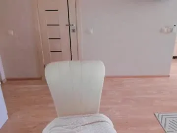 HEYBANANA – webcam model profile photo Image 2