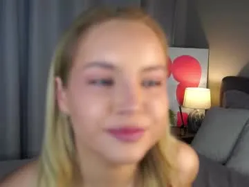 lipswithsmileonthem Image 2
