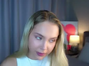 lipswithsmileonthem Image 3