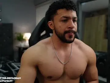 glossybabe_ – webcam model profile photo Image 17