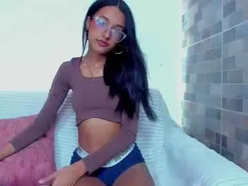 saraloverays – webcam model profile photo Image 5