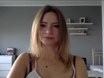 bunnydollstella – webcam model profile photo Image 5