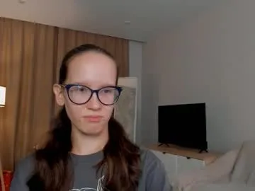 MinniMia – webcam model profile photo Image 11