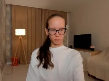 MinniMia – webcam model profile photo Image 12