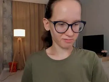 MinniMia – webcam model profile photo Image 13