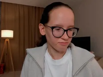 MinniMia – webcam model profile photo Image 14