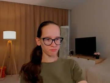 MinniMia – webcam model profile photo Image 16