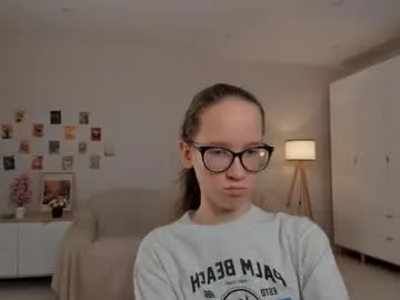 MinniMia – webcam model profile photo Image 7