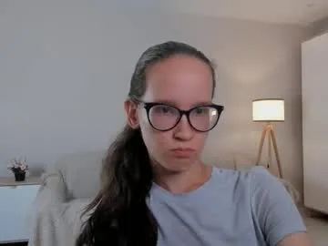 MinniMia – webcam model profile photo Image 8