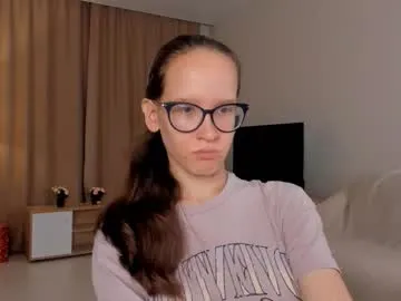 MinniMia – webcam model profile photo Image 9