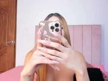 MinniMia – webcam model profile photo Image 2