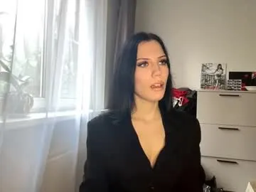 MiaLiaHot – webcam model profile photo Image 3