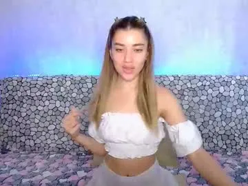 jucieLussie free chat on liveonude Image 2