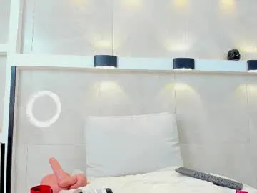 MinniMia – webcam model profile photo Image 17