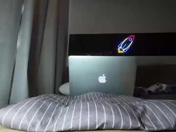 ANGELonDUTY – webcam model profile photo Image 4