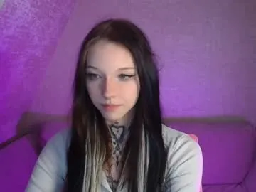 Kristallik-1 – webcam model profile photo Image 3