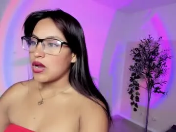 xlunami – webcam model profile photo Image 15