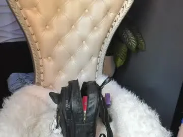 StarKristy – webcam model profile photo Image 15