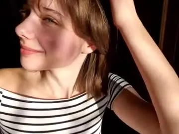 loracolins – webcam model profile photo Image 3