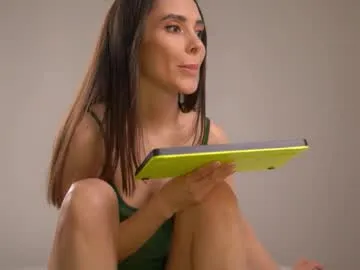 onlygia – webcam model profile photo Image 14