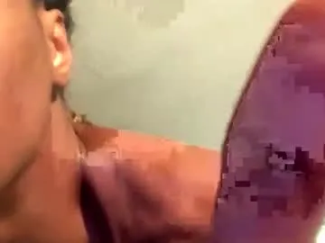 izelevans – webcam model profile photo Image 6