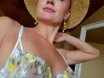 MaddieBryggs – webcam model profile photo Image 15