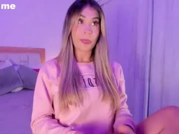 missjuliaa_ Image 15