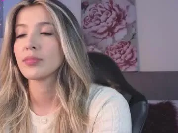 PeachGirl – webcam model profile photo Image 12