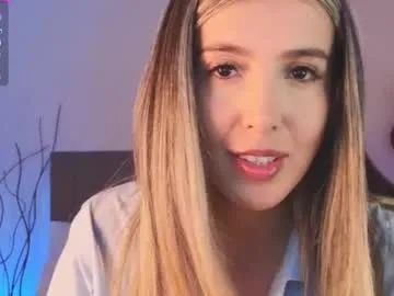 PeachGirl – webcam model profile photo Image 15