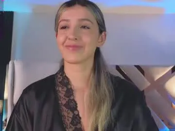 PeachGirl – webcam model profile photo Image 17