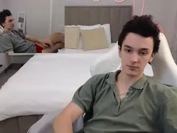 SheOnShe – webcam model profile photo Image 15