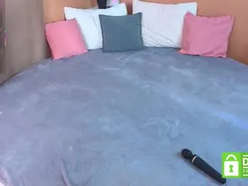 krissone – webcam model profile photo Image 11