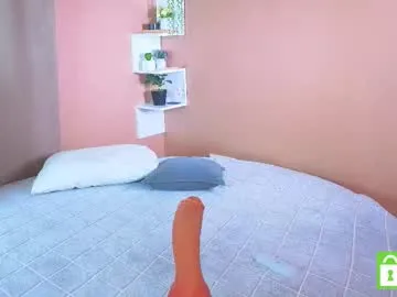 krissone – webcam model profile photo Image 14