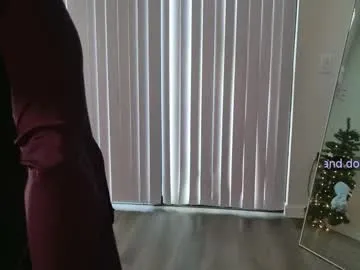 FoxyLina – webcam model profile photo Image 11