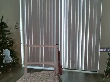 FoxyLina – webcam model profile photo Image 12