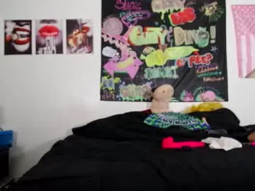 Simonka – webcam model profile photo Image 7