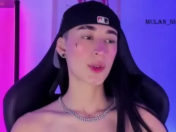 heyhorny_cb – webcam model profile photo Image 12