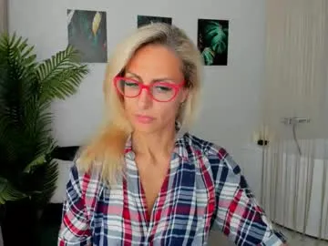 coconutcatin – webcam model profile photo Image 9
