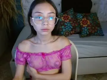 Likachkaa – webcam model profile photo Image 2