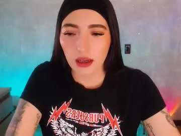 yiovanna19 – webcam model profile photo Image 12