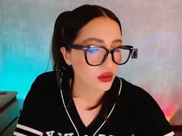 yiovanna19 – webcam model profile photo Image 18