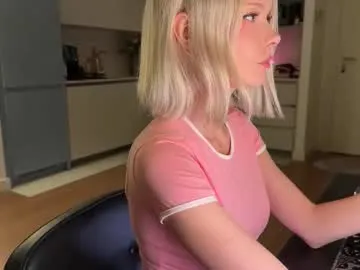 violet_catt – webcam model profile photo Image 18