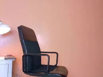 pinkadele – webcam model profile photo Image 9