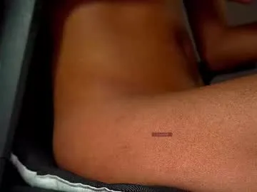 Almondmilka – webcam model profile photo Image 10