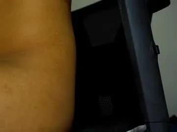 Almondmilka – webcam model profile photo Image 2