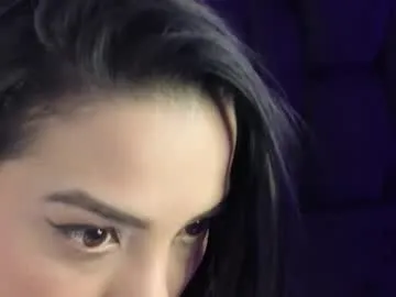 roma_milk – webcam model profile photo Image 14