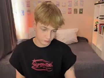 little__sophie18 – webcam model profile photo Image 2