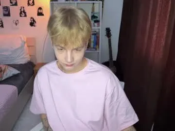 little__sophie18 – webcam model profile photo Image 9