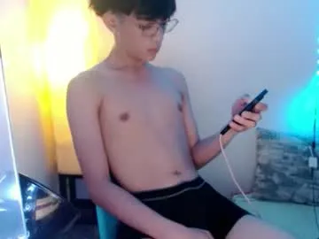 LinaTwins – webcam model profile photo Image 4